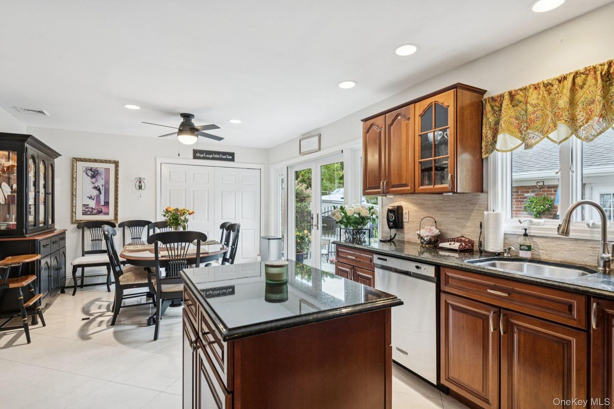 Dining room, Interior, Kitchen, Recessed Lighting