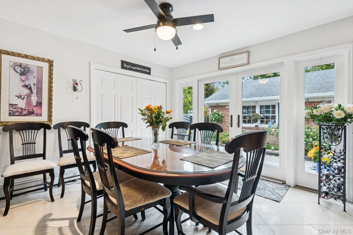 Dining room, Interior, Recessed Lighting