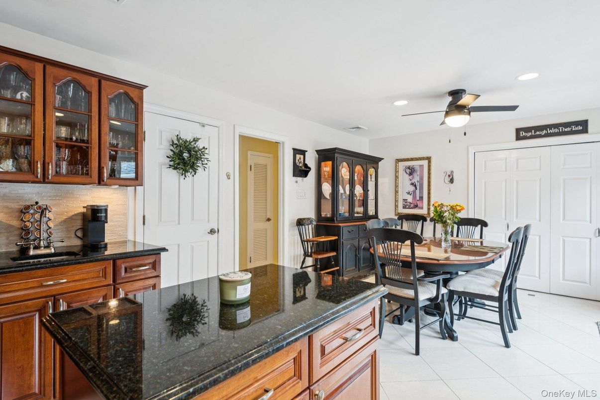 Dining room, Interior, Recessed Lighting