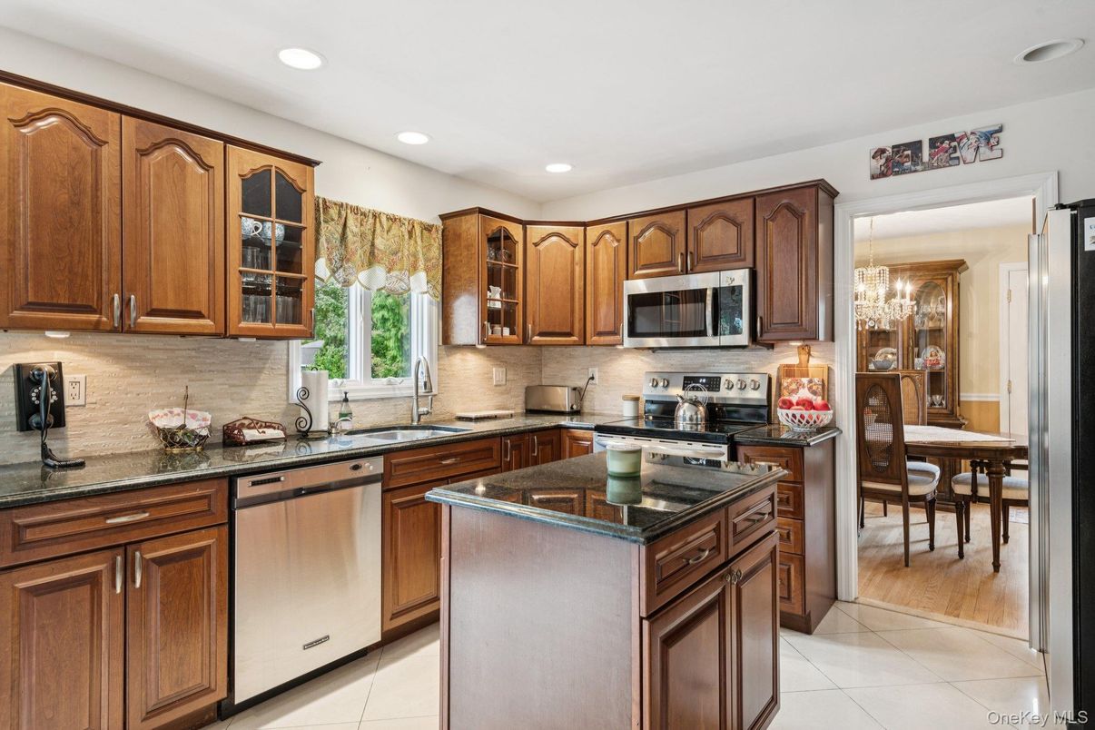 Chandelier, Dining room, Interior, Kitchen, Recessed Lighting, Stainless Steel Appliances, Wood Texture Flooring