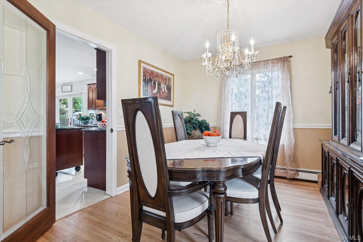 Chandelier, Dining room, Interior, Recessed Lighting, Wood Texture Flooring