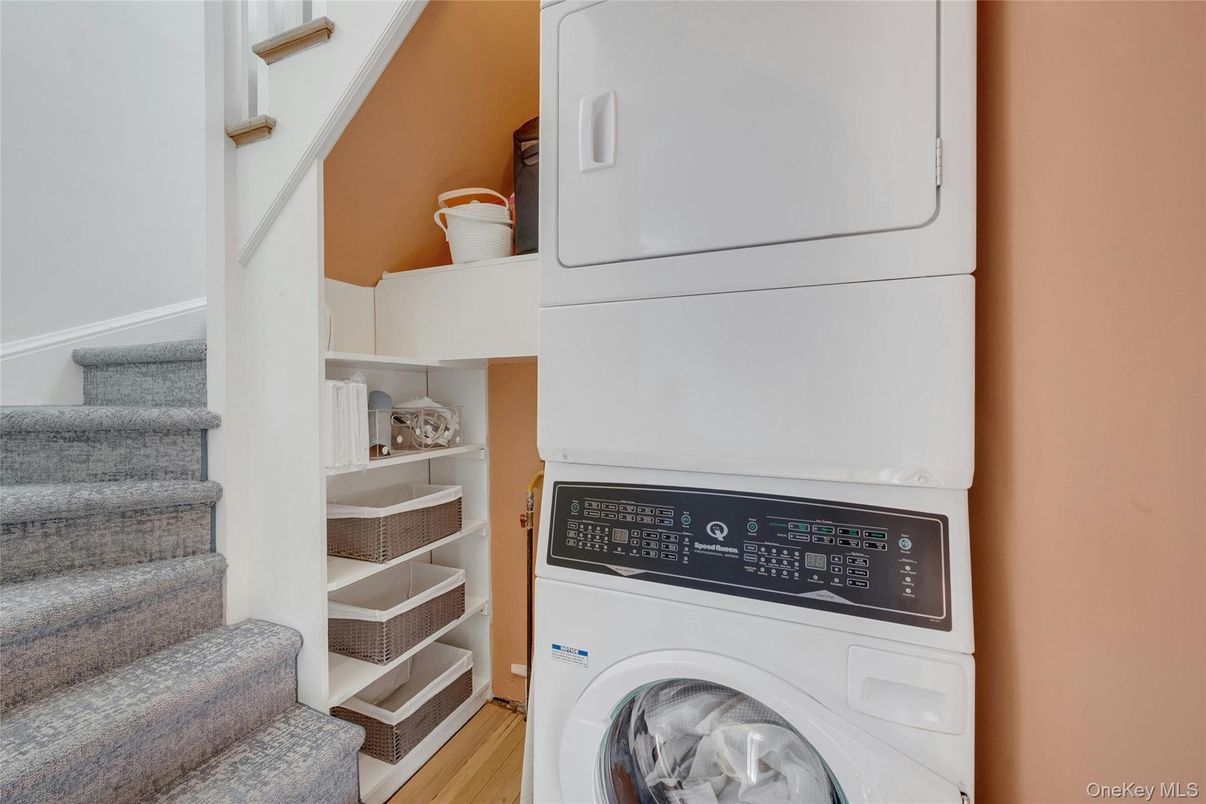Interior, Utility Closets, Washer, Wood Texture Flooring