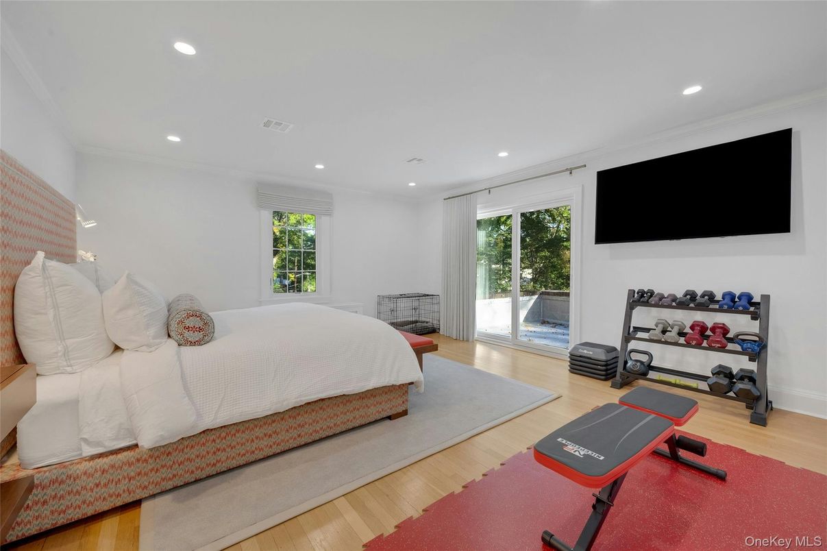 Bedroom, Fitness Equipment, Interior, Recessed Lighting, Wood Texture Flooring