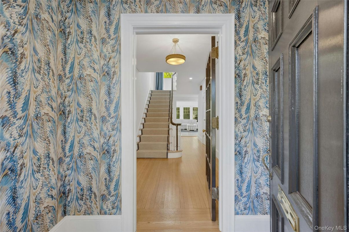 Interior, Pendant Lights, Recessed Lighting, Wood Texture Flooring
