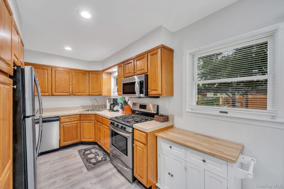 Interior, Kitchen, Recessed Lighting, Wood Texture Flooring