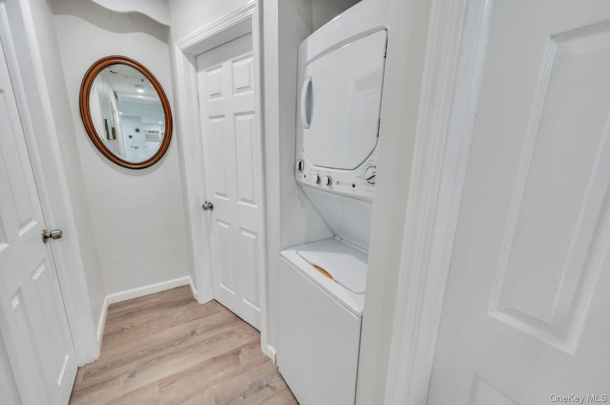 Interior, Utility Closets, Washer, Wood Texture Flooring