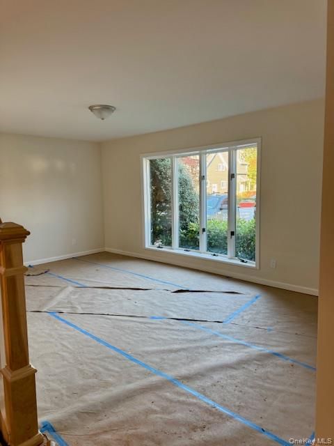 Empty room, Interior