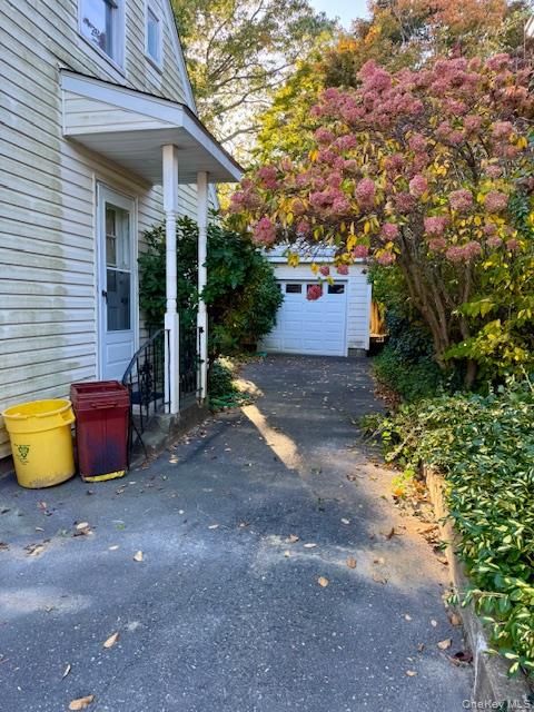 Detached Garage, Exterior