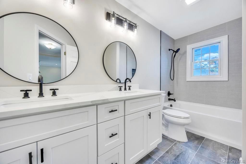 Bathroom, Dual Sink Vanities, Interior