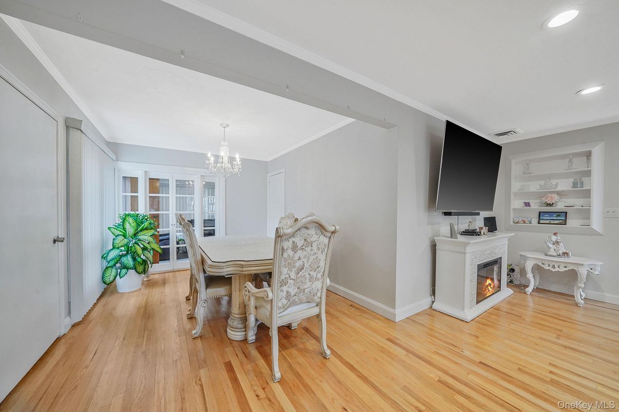 Chandelier, Dining room, Fireplace, Interior, Recessed Lighting, Wood Texture Flooring