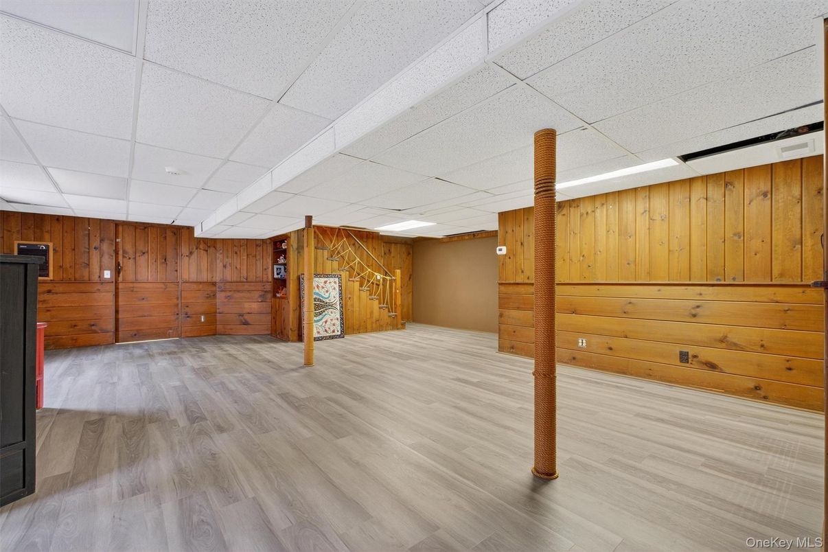 Empty room, Interior, Recessed Lighting, Wood Texture Flooring, Wooden Walls