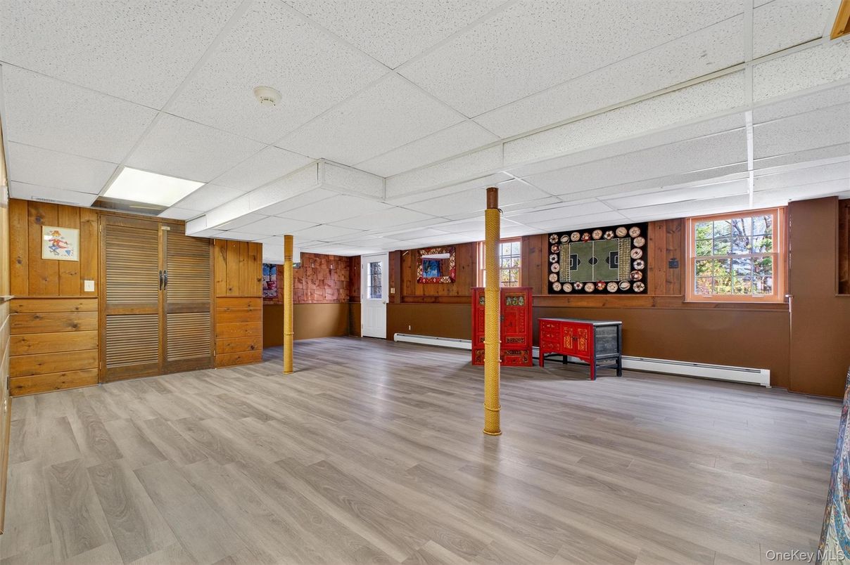 Empty room, Interior, Recessed Lighting, Wood Texture Flooring, Wooden Walls