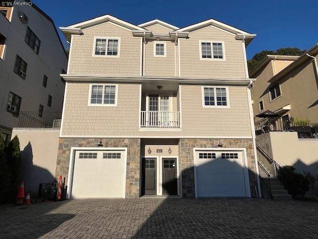Attached, Exterior, Facade, Rowhouse