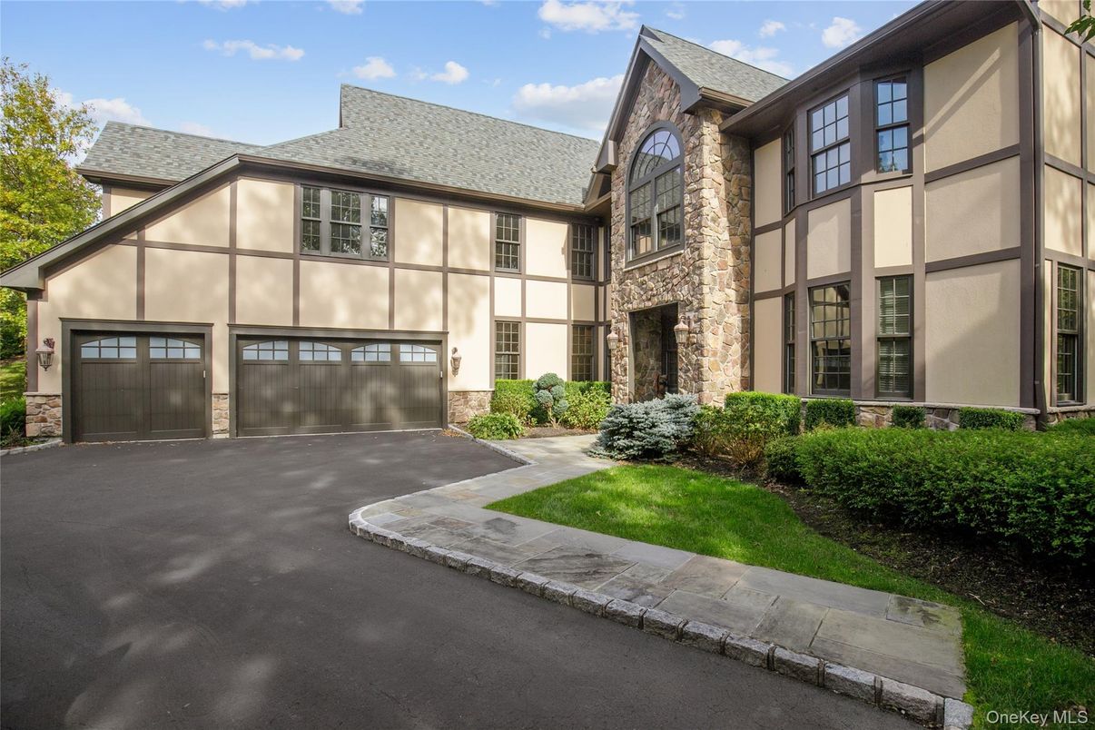 Attached, Exterior, Facade, Tudor Revival