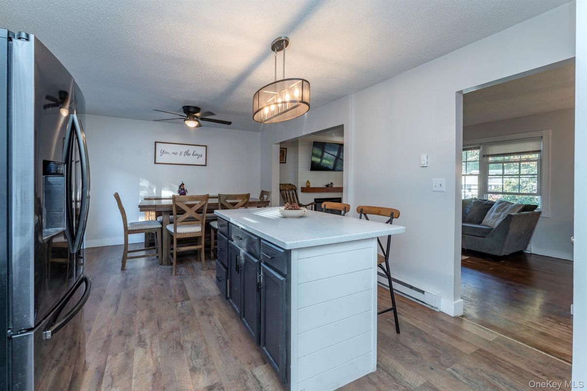 Dining room, Interior, Kitchen, Pendant Lights, Wood Texture Flooring