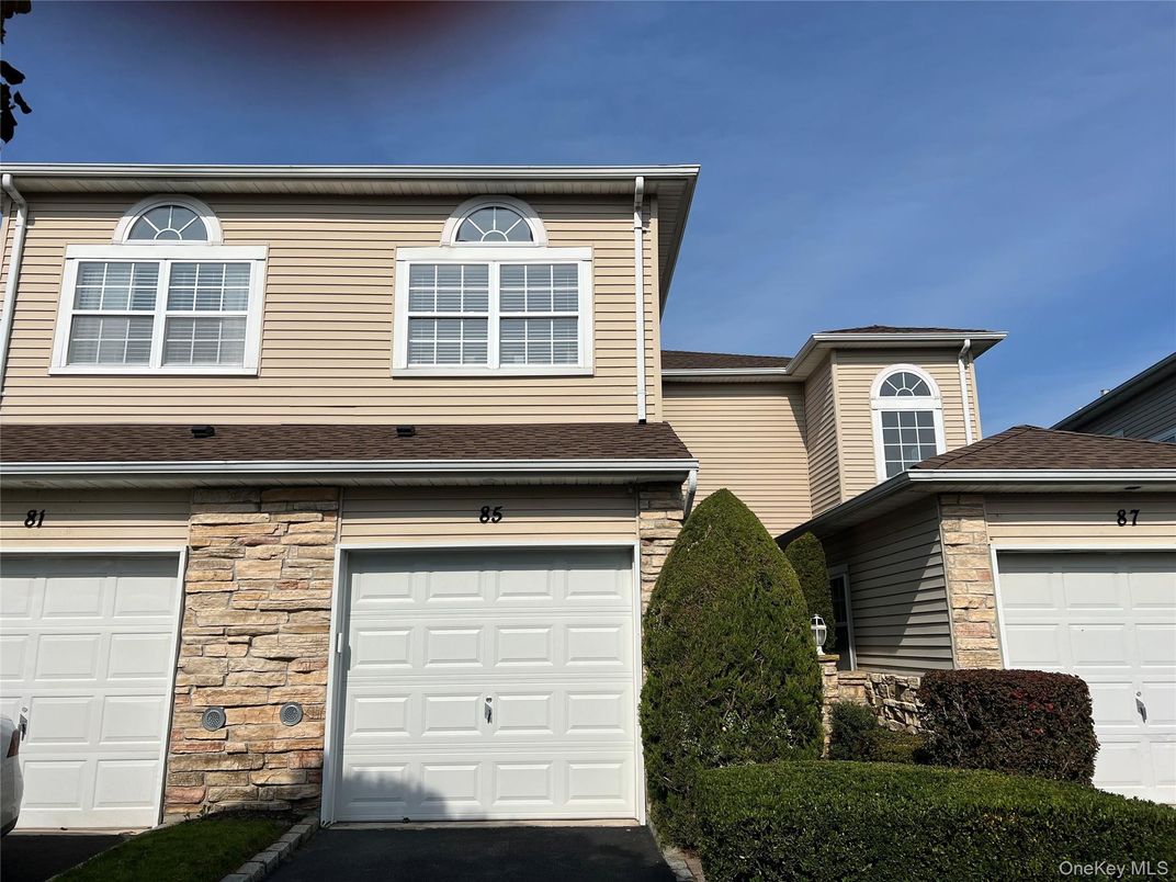 Attached, Exterior, Facade, Mediterranean