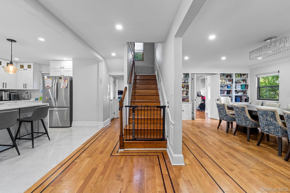 Dining room, Interior, Kitchen, Pendant Lights, Recessed Lighting, Wood Texture Flooring
