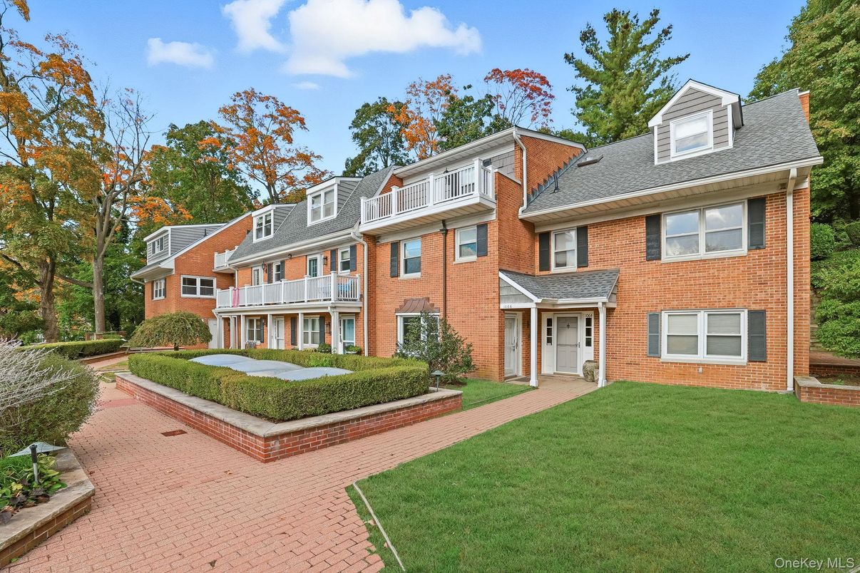 Exterior, Facade, Brick Facade, Georgian