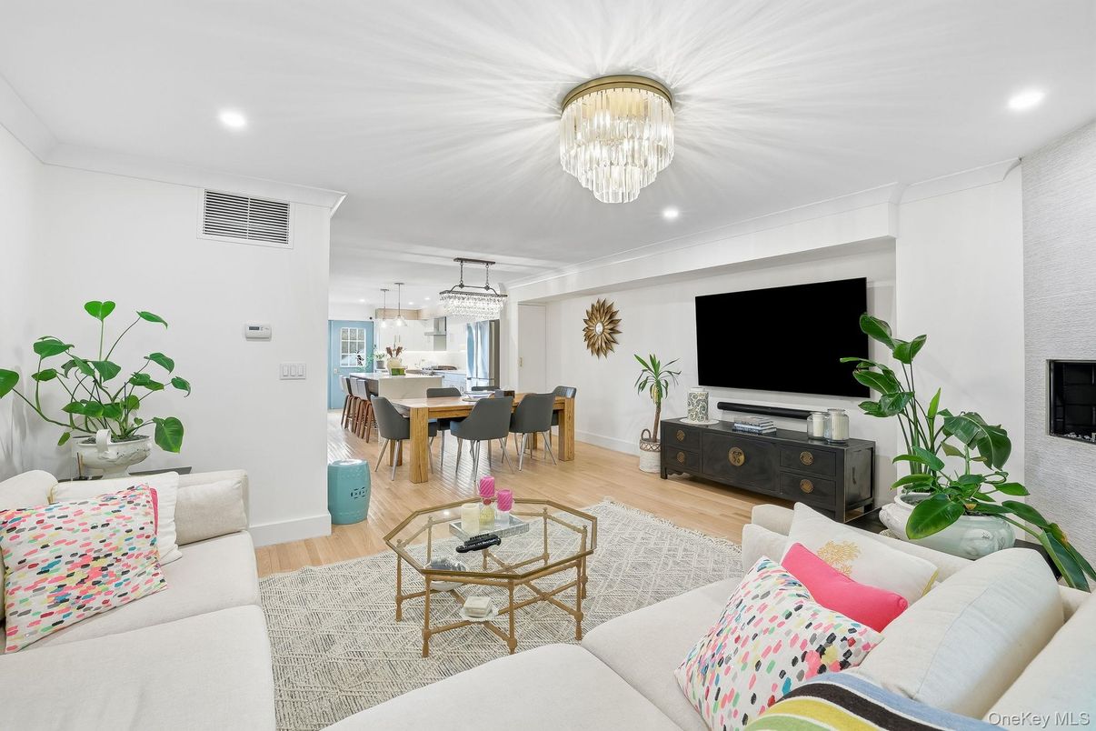 Chandelier, Dining room, Interior, Living room, Recessed Lighting, Wood Texture Flooring