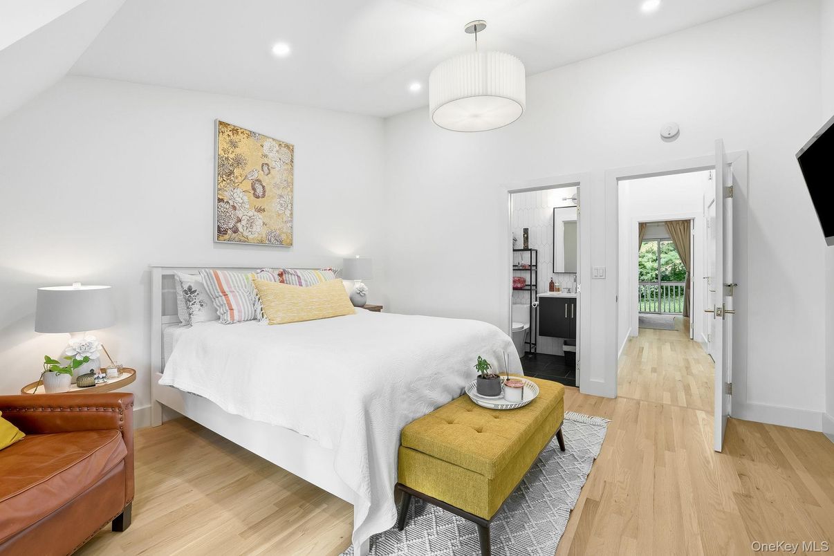 Bedroom, Interior, Pendant Lights, Recessed Lighting, Wood Texture Flooring