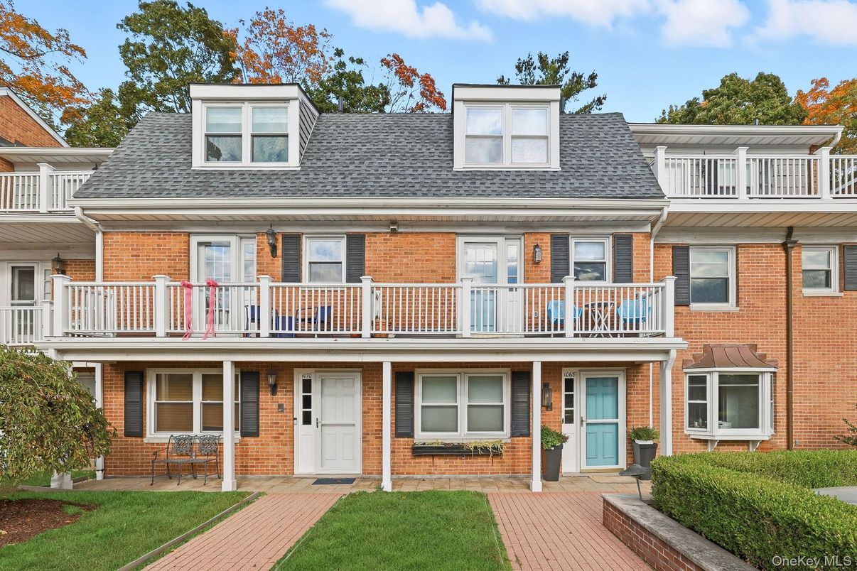 Exterior, Facade, Brick Facade, Georgian