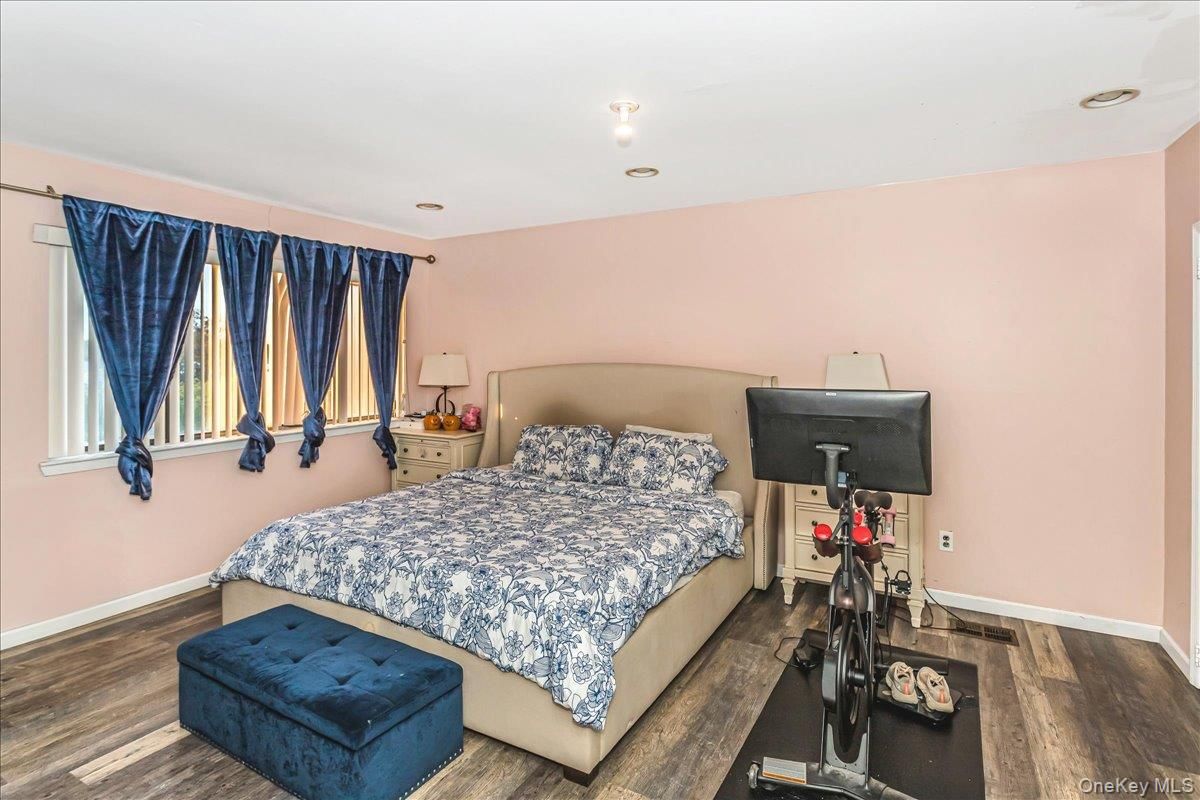 Bedroom, Fitness Equipment, Interior, Recessed Lighting, Wood Texture Flooring