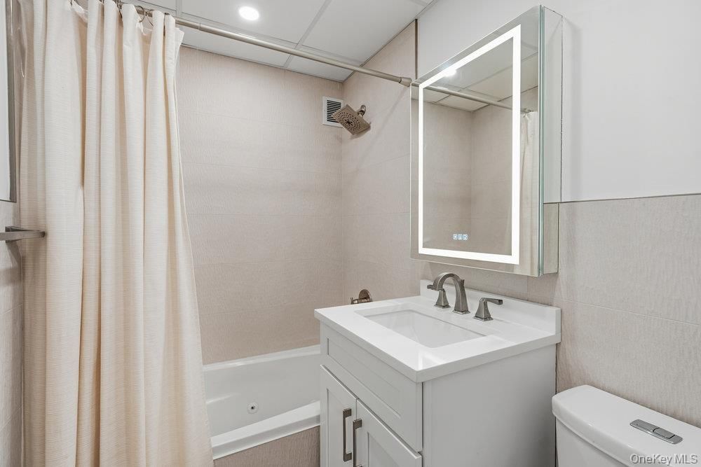 Bathroom, Interior, Recessed Lighting