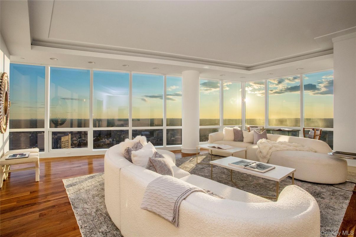 Interior, Living room, Recessed Lighting, Water, Wood Texture Flooring