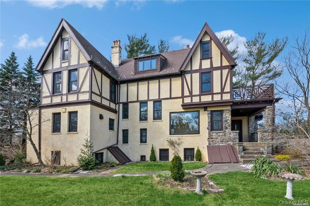 Exterior, Facade, Tudor Revival