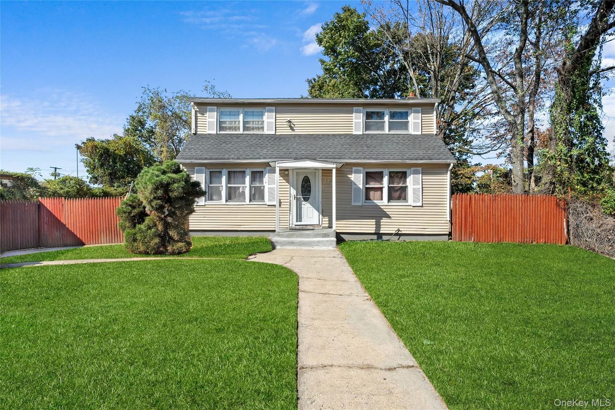 Exterior, Facade, American Foursquare