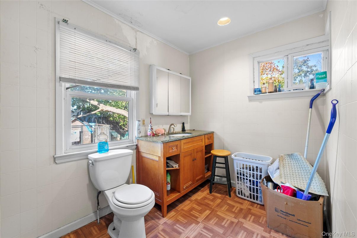 Bathroom, Interior, Recessed Lighting, Wood Texture Flooring