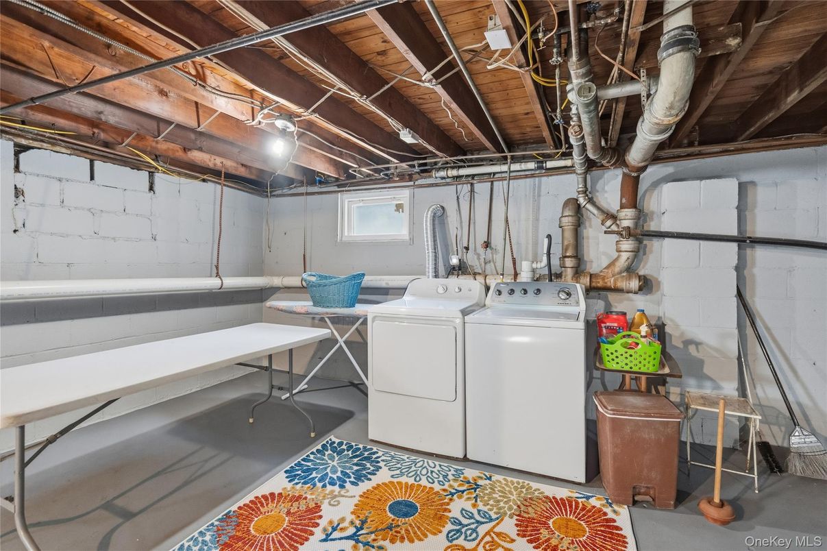 Interior, Washer, Wooden Beams, Wooden Ceilings