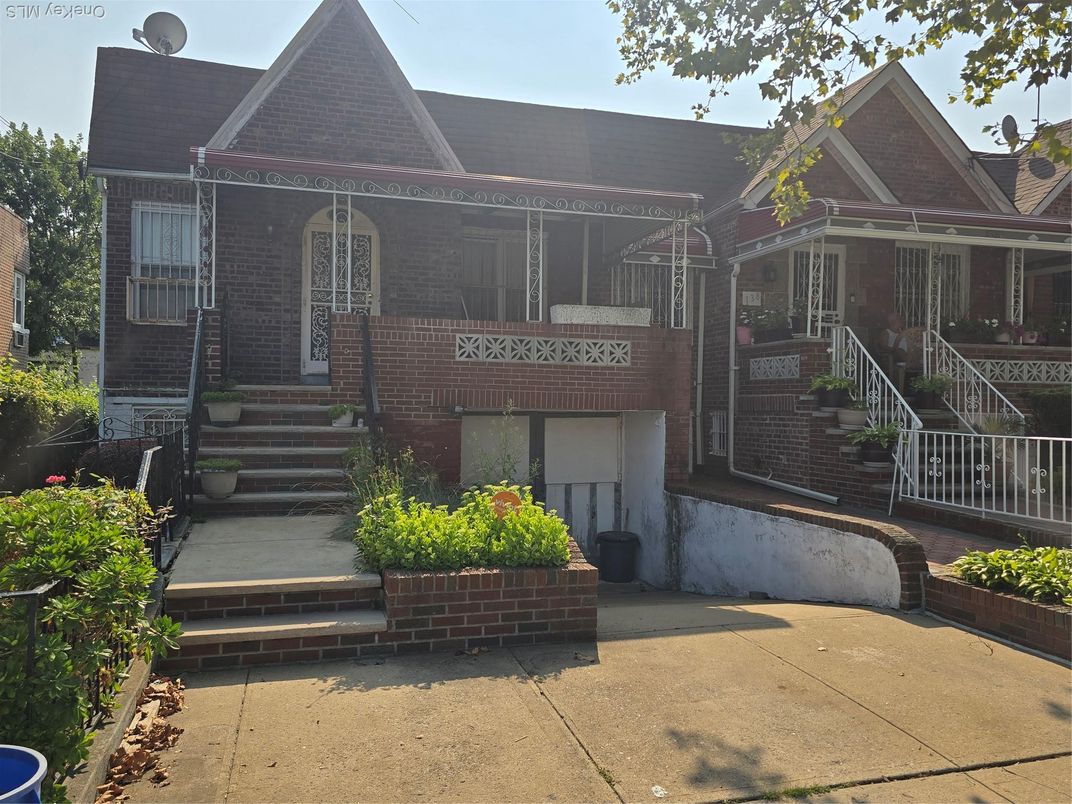 Exterior, Facade, Brick Facade, Queen Anne Victorian