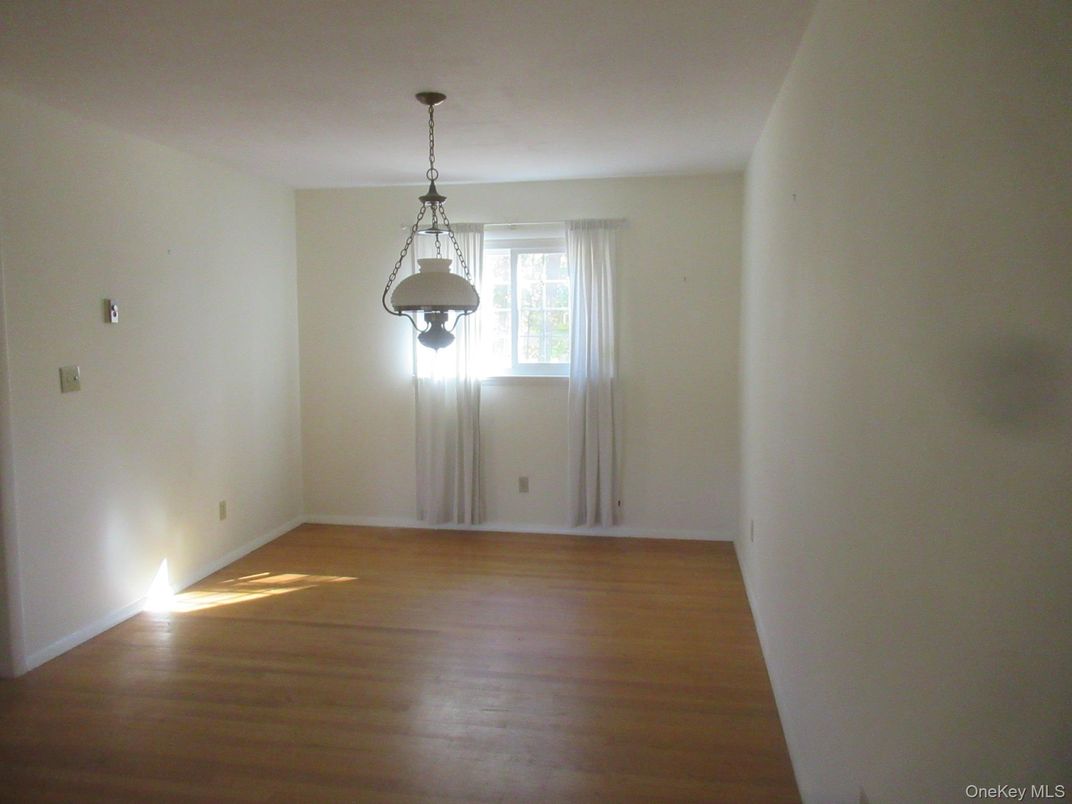 Empty room, Interior, Pendant Lights, Wood Texture Flooring