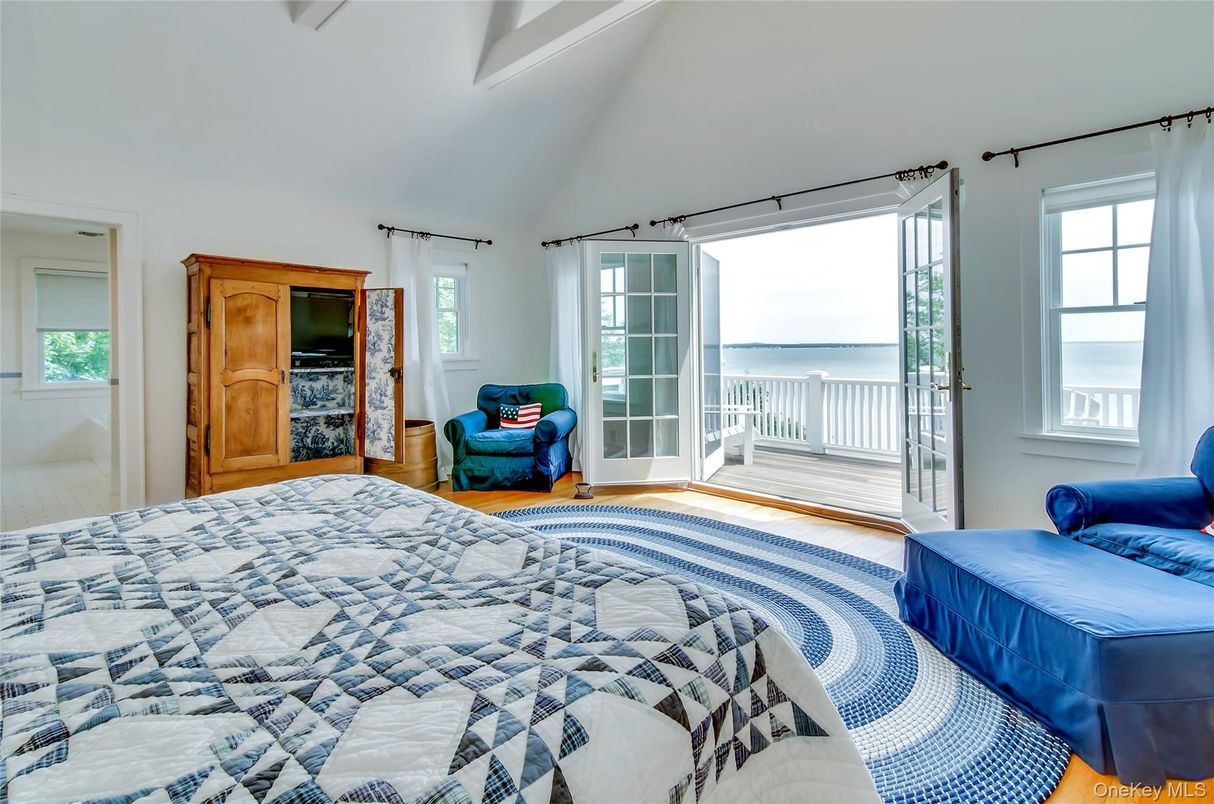 Bedroom, Interior, Water, Wood Texture Flooring