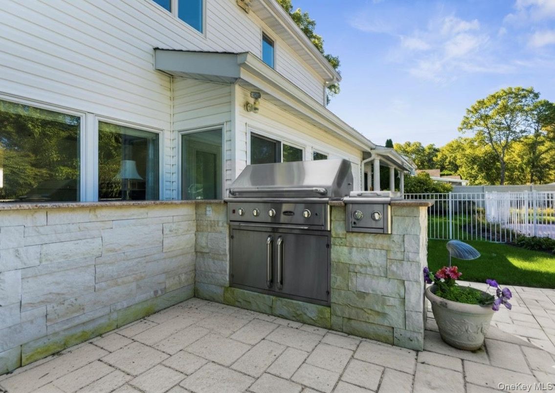 Exterior, Outdoor Kitchen