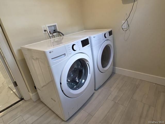 Interior, Washer, Wood Texture Flooring