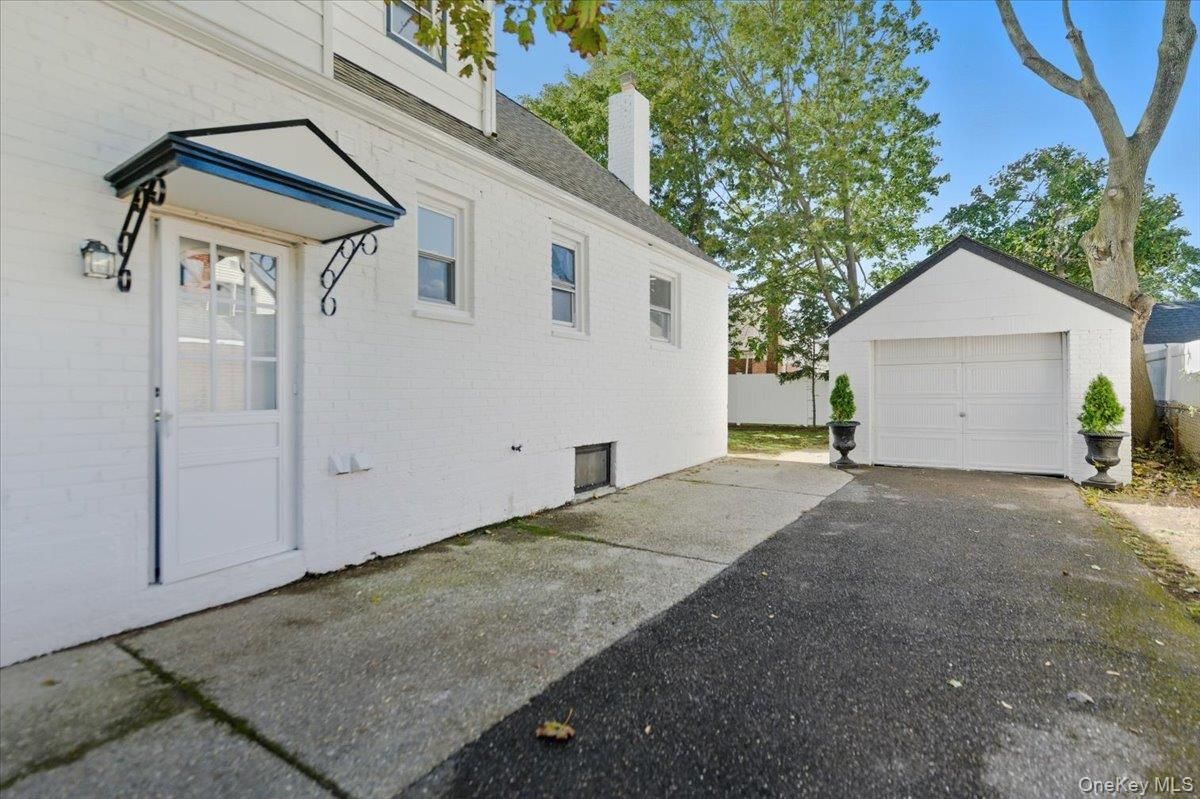 Detached Garage, Exterior