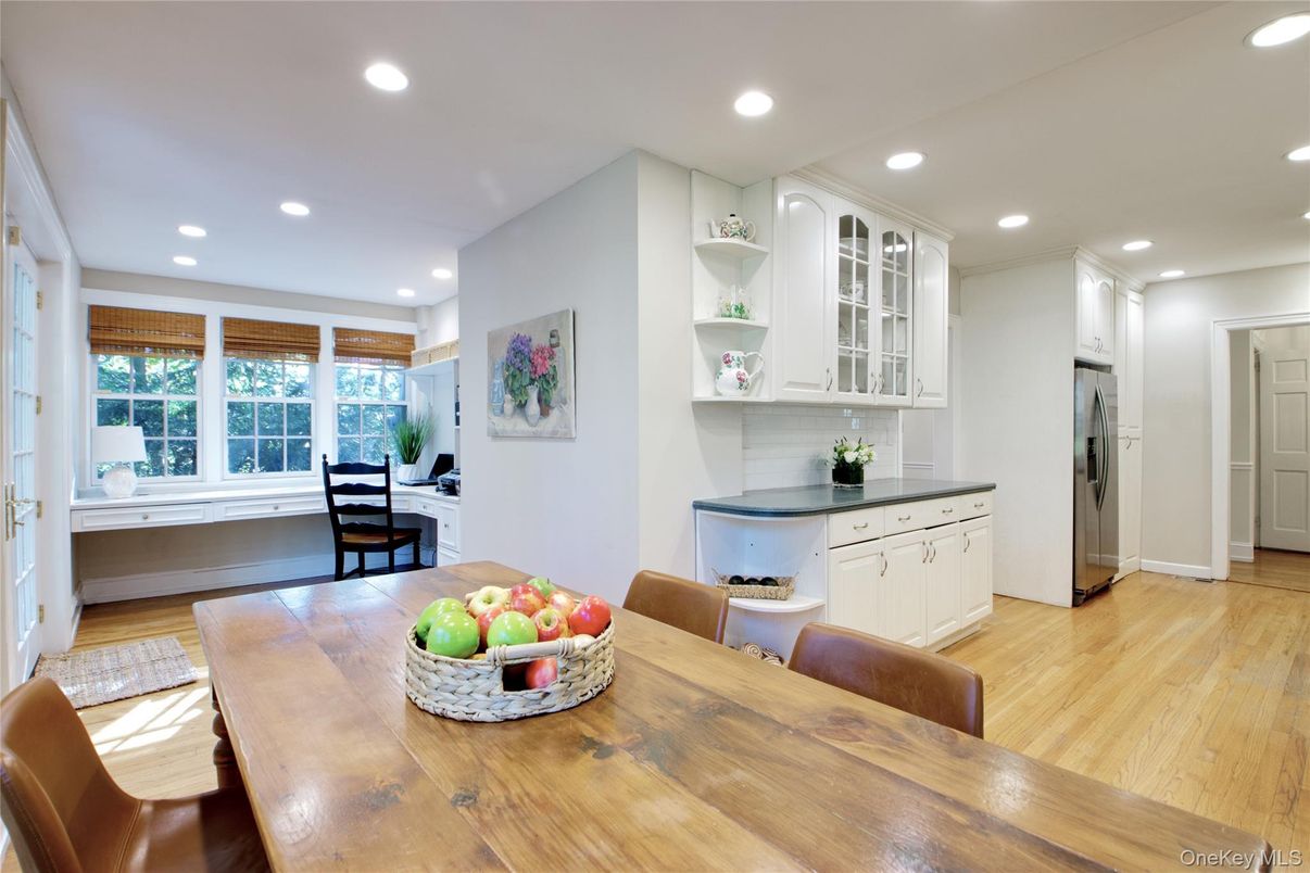 Dining room, Interior, Kitchen, Recessed Lighting, Wood Texture Flooring