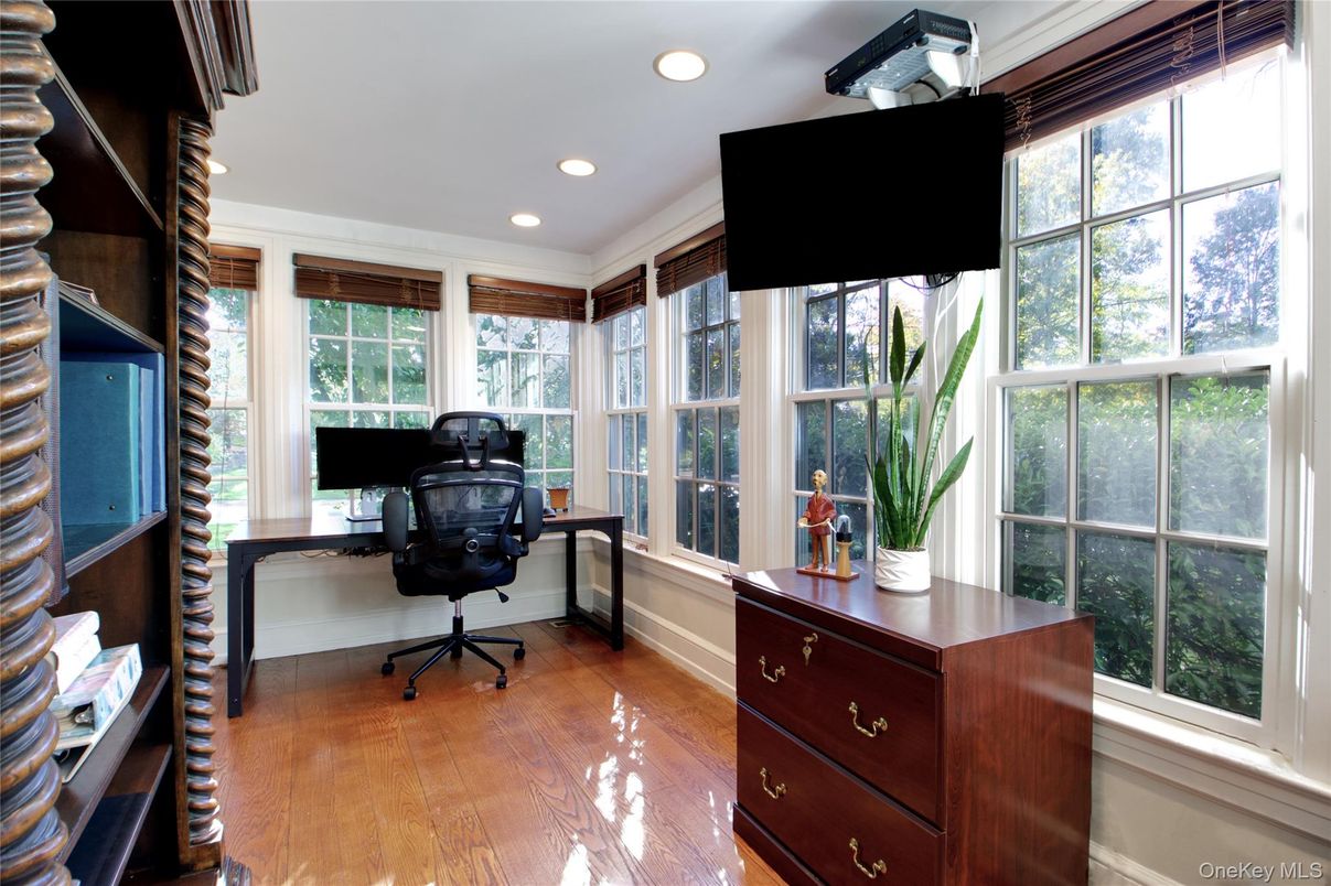 Home Office, Interior, Recessed Lighting, Wood Texture Flooring