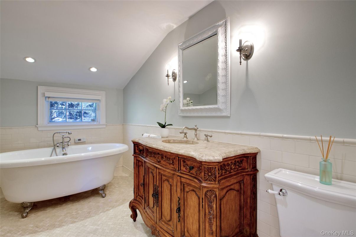 Bathroom, Dual Sink Vanities, Free Standing Baths, Interior, Recessed Lighting
