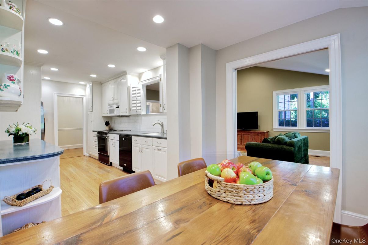 Dining room, Interior, Kitchen, Recessed Lighting, Wood Texture Flooring