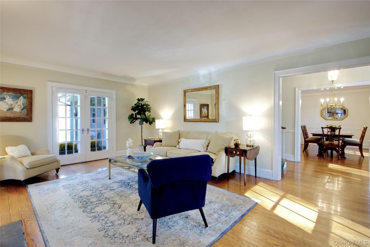 Chandelier, Dining room, Interior, Living room, Wood Texture Flooring