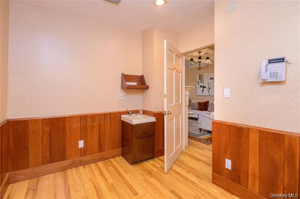 Bathroom, Interior, Recessed Lighting, Wood Texture Flooring