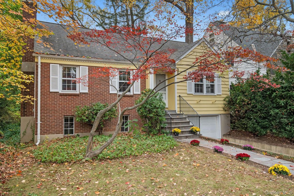 Attached, Exterior, Facade, Brick Facade, Raised Ranch