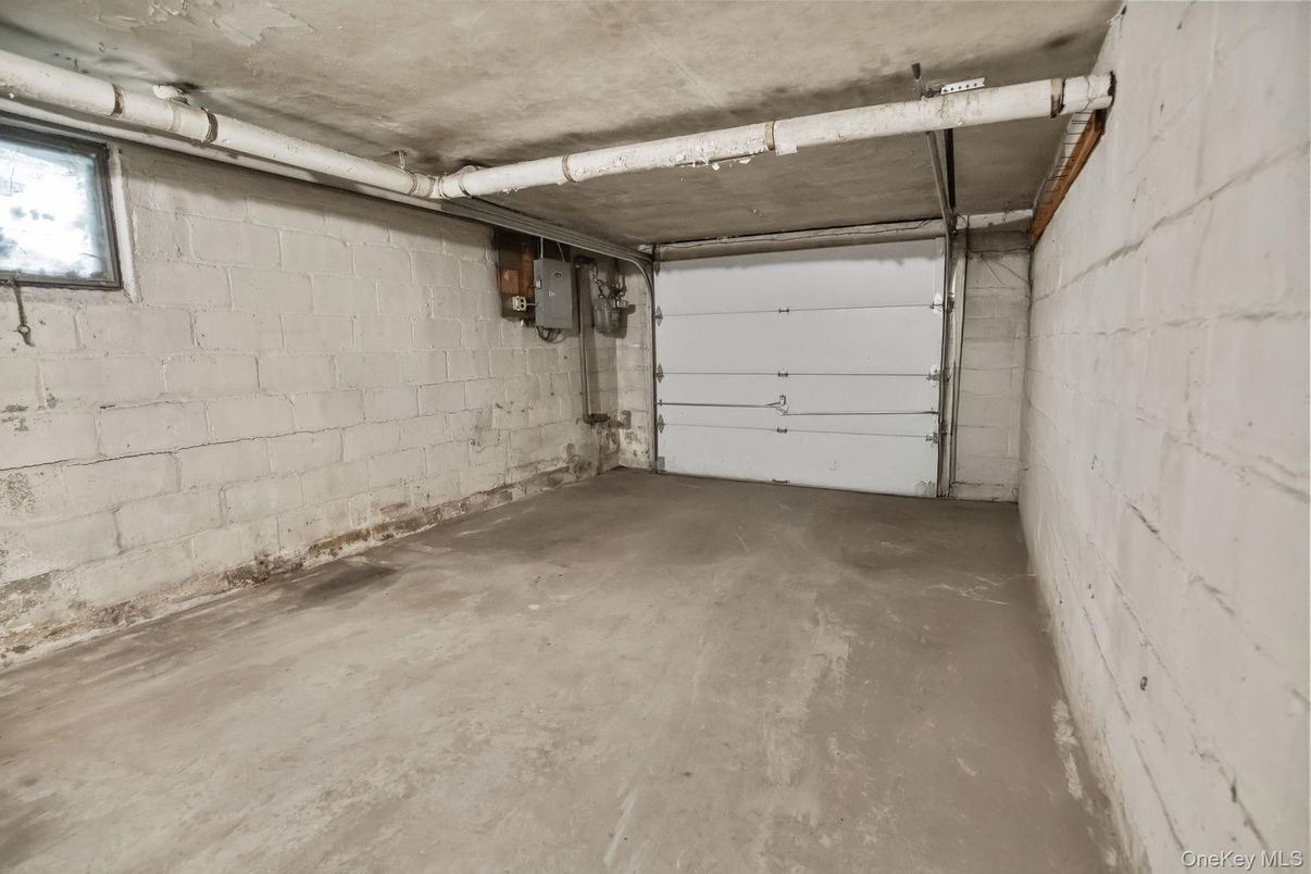 Garage, Interior, Stone Walls