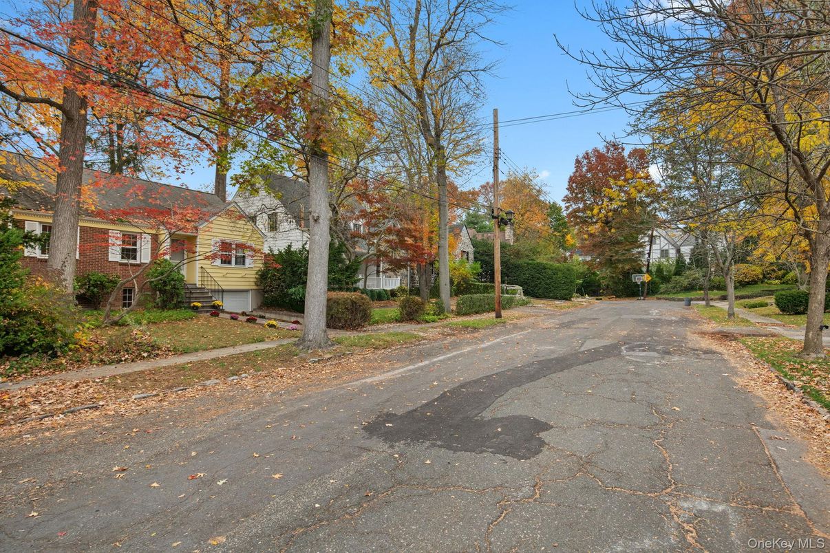 Attached, Exterior, Facade, Brick Facade, None