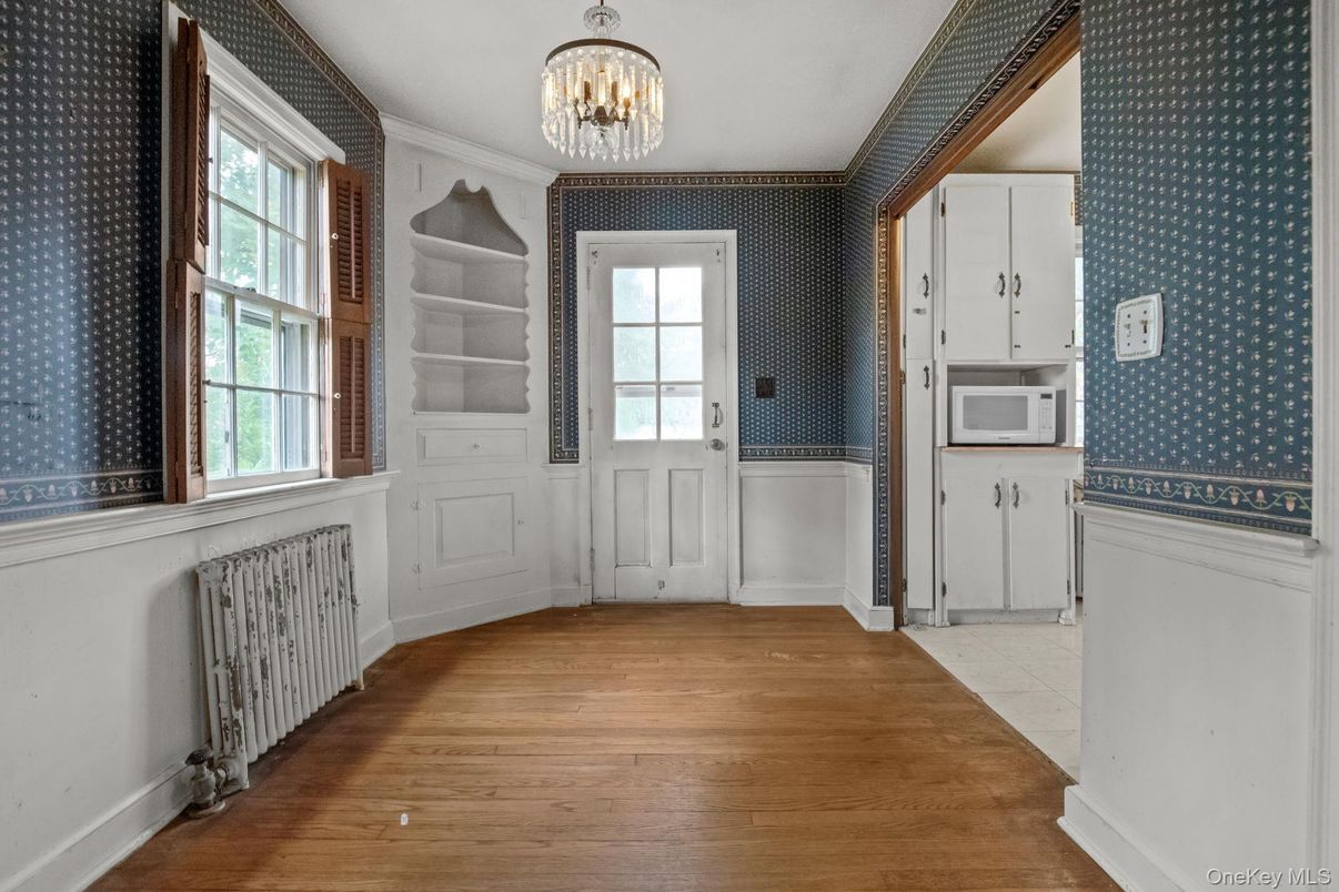 Chandelier, Interior, Wood Texture Flooring