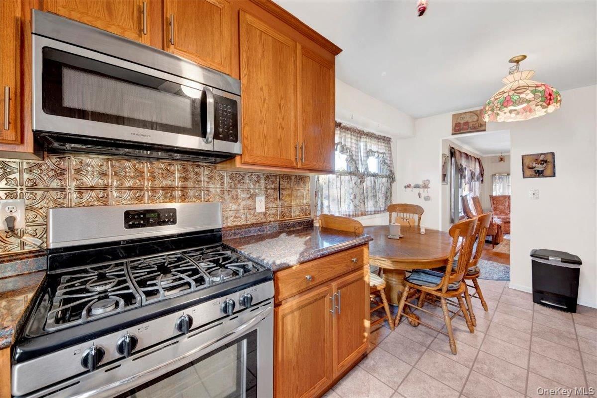 Dining room, Interior, Kitchen, Stainless Steel Appliances