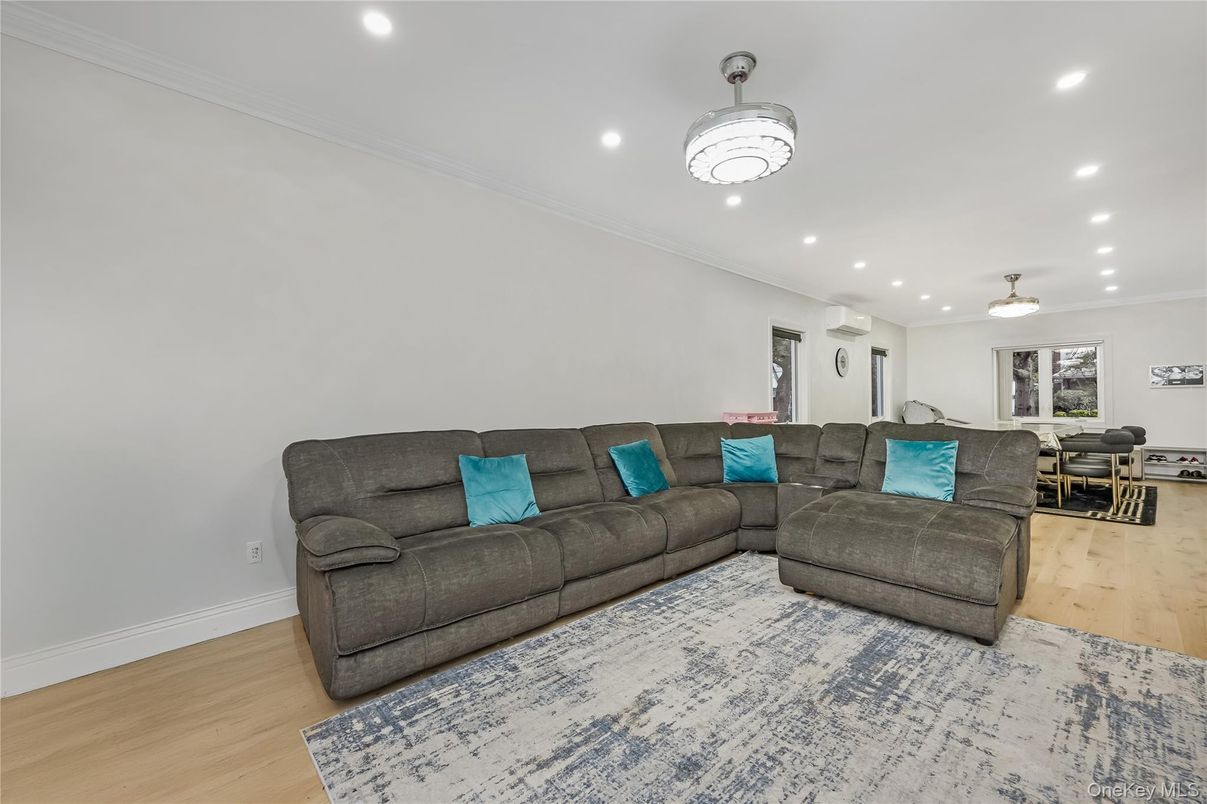 Dining room, Interior, Living room, Pendant Lights, Recessed Lighting, Wood Texture Flooring